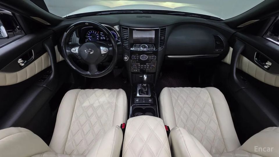 Infiniti QX70