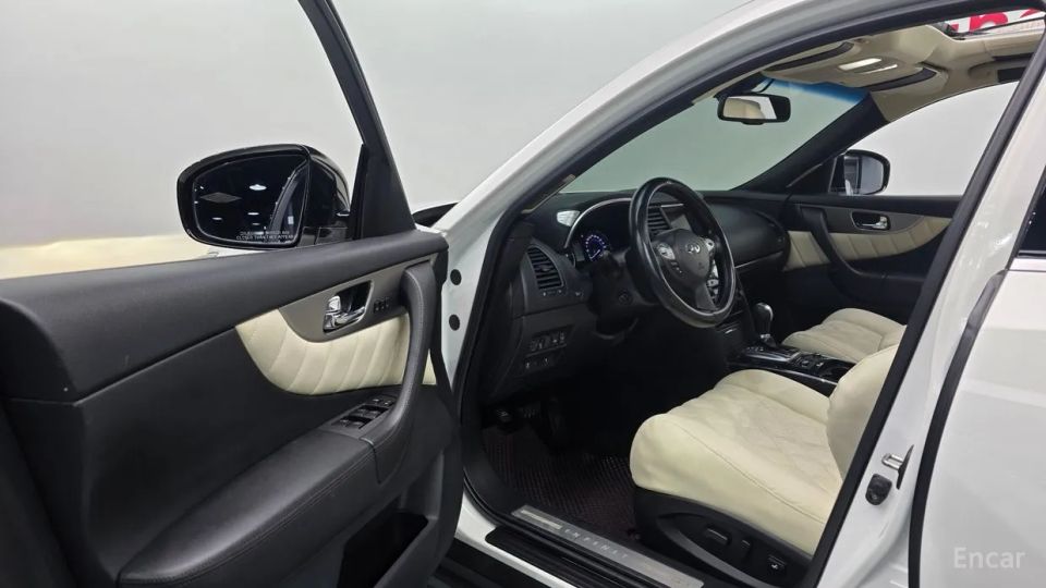 Infiniti QX70