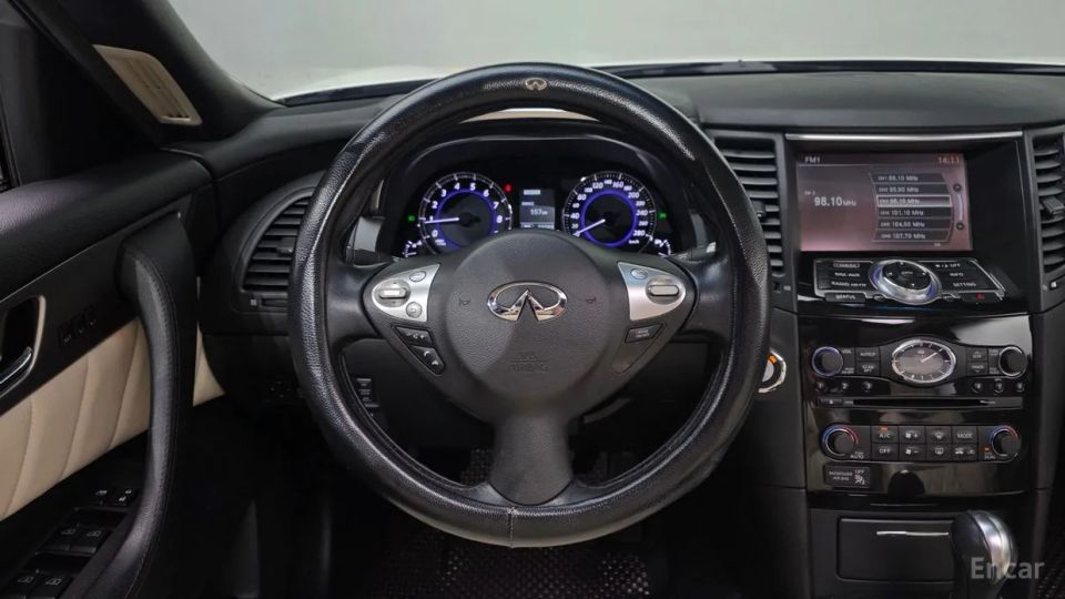 Infiniti QX70