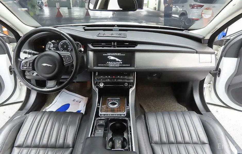 Jaguar xf