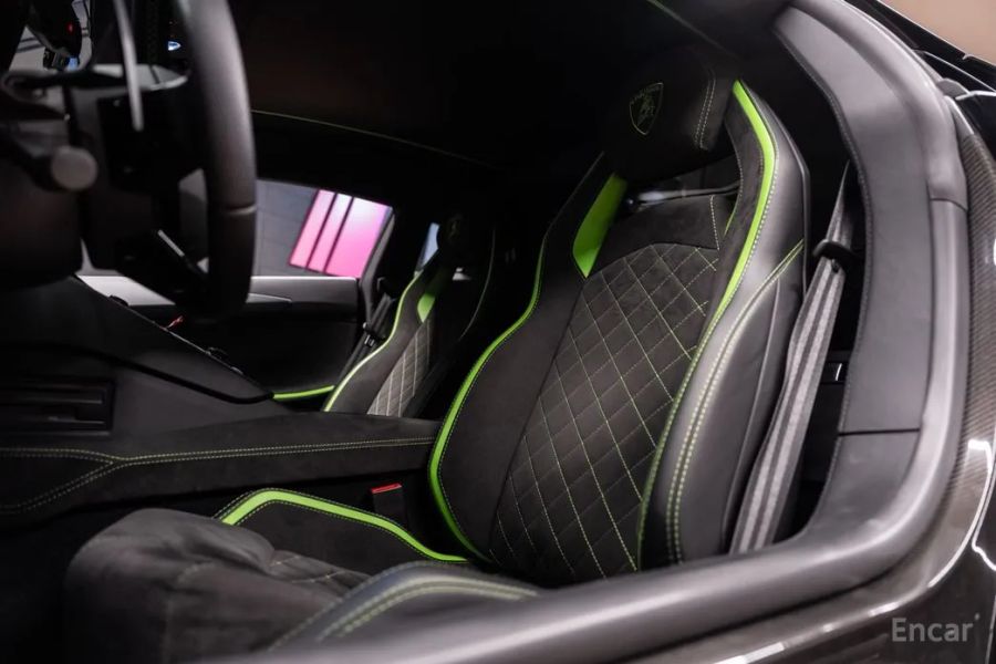 Lamborghini Aventador
