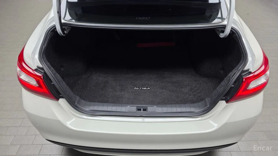Nissan altima