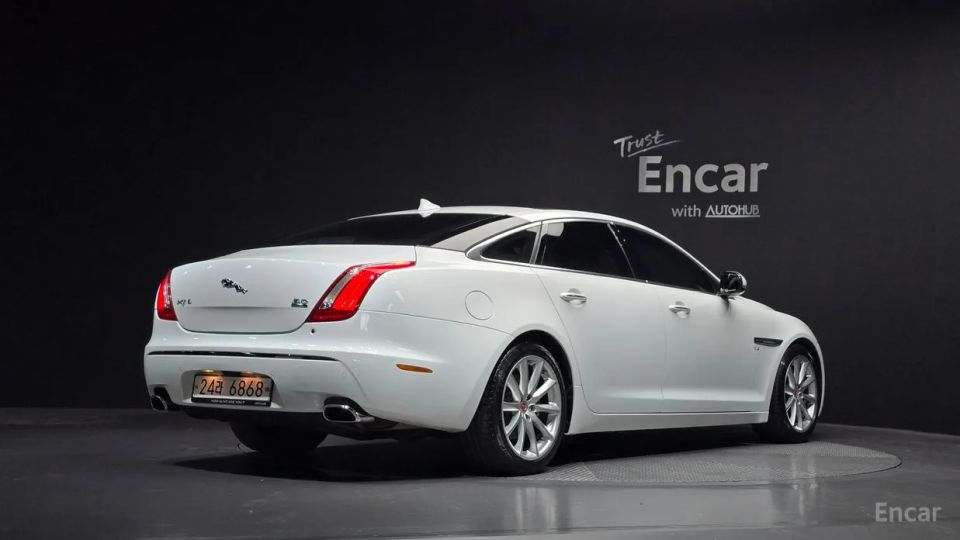 Jaguar XJ