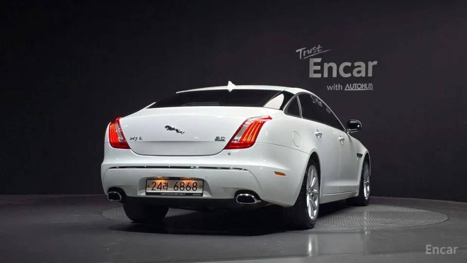 Jaguar XJ