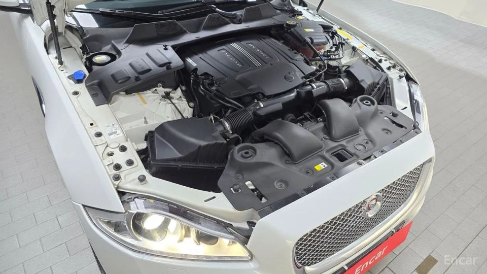 Jaguar XJ