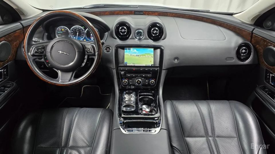 Jaguar XJ