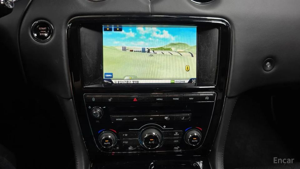 Jaguar XJ