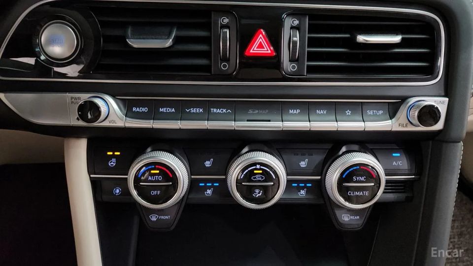 Genesis G70