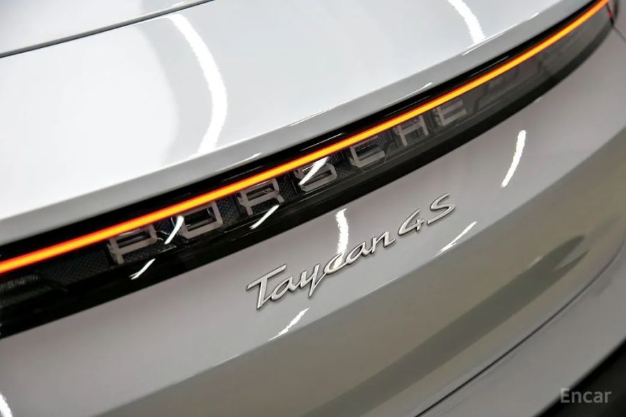 Porsche Taycan