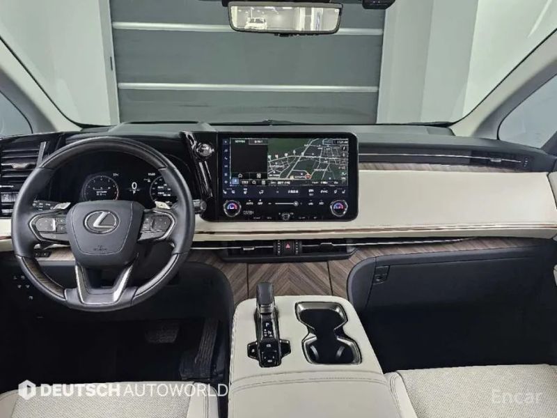 Lexus LM