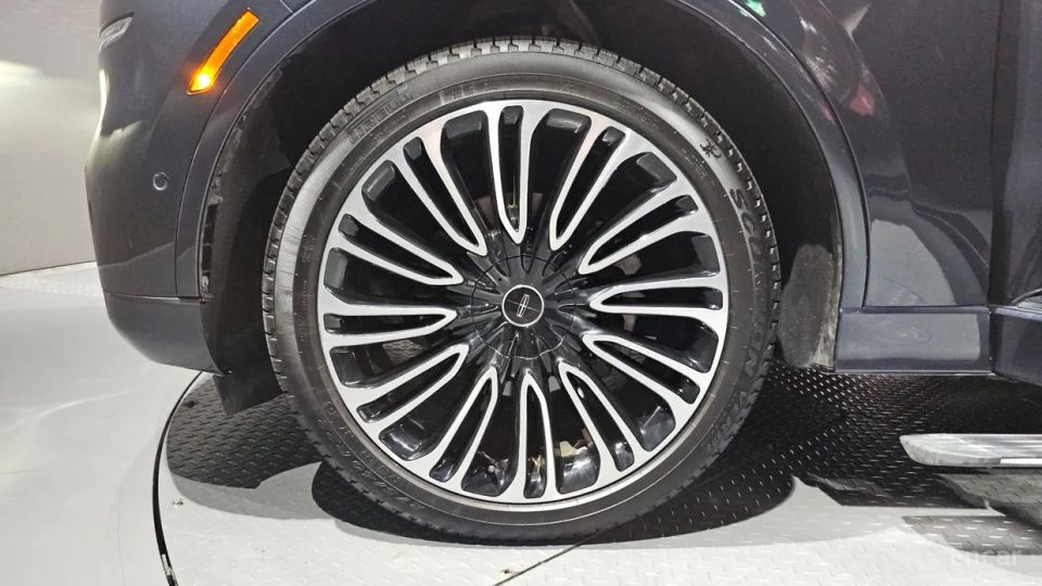 Lincoln Aviator