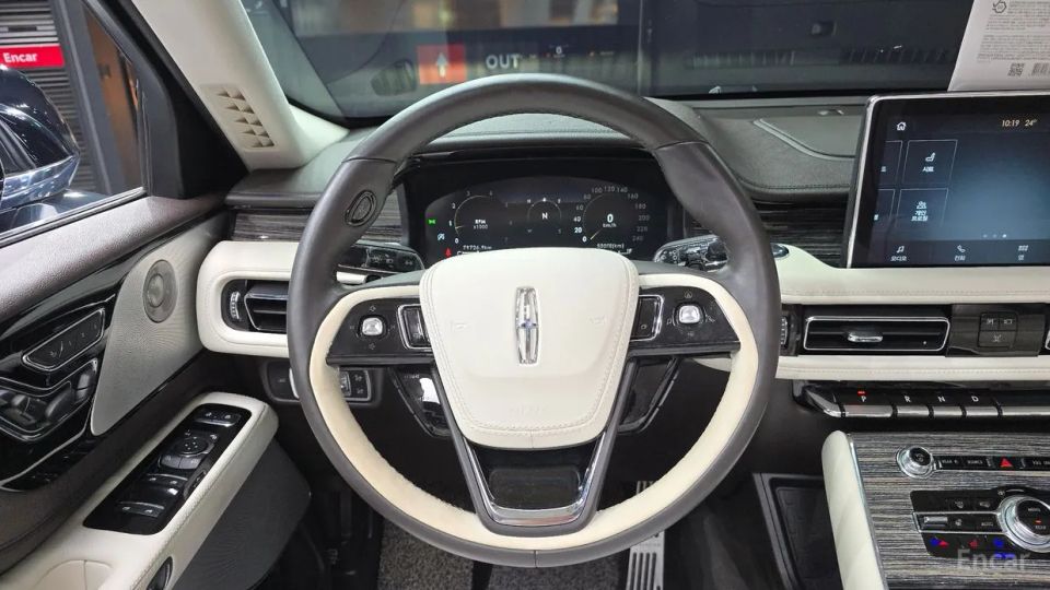 Lincoln Aviator