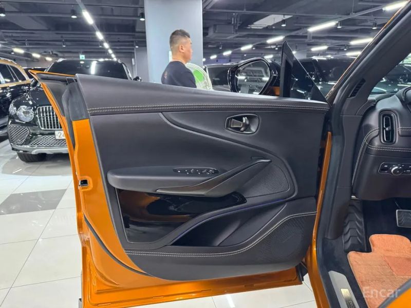 Astonmartin DBX