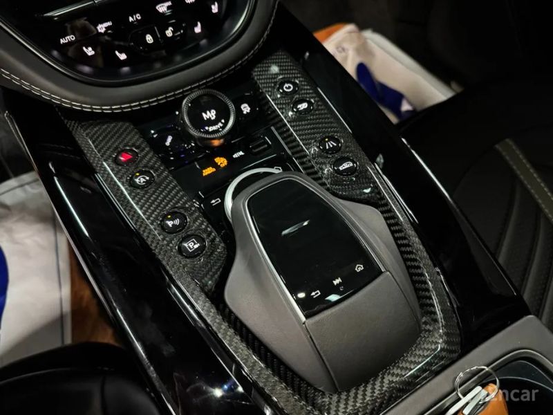 Astonmartin DBX