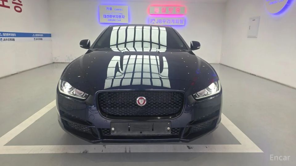 Jaguar XE