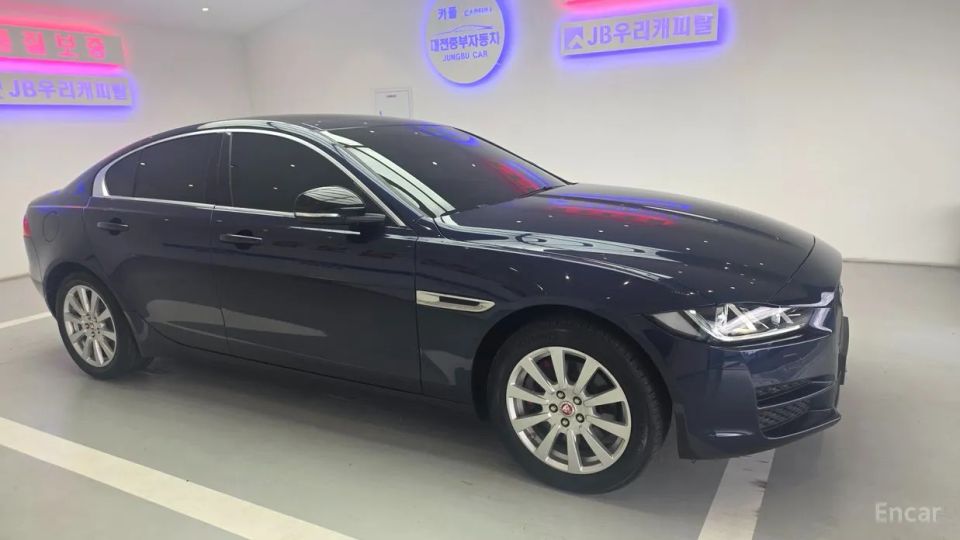 Jaguar XE
