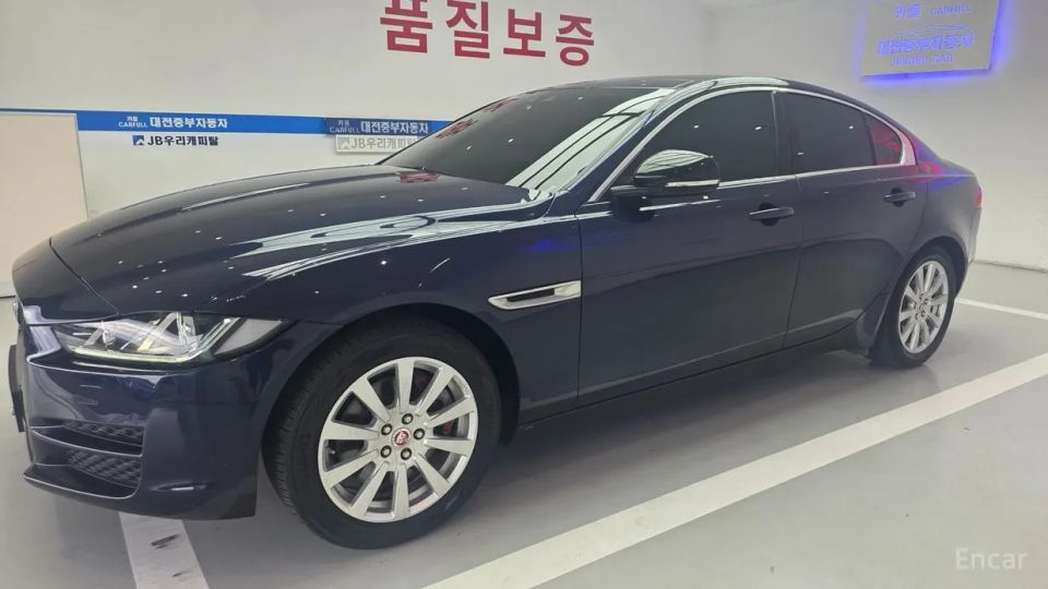 Jaguar XE