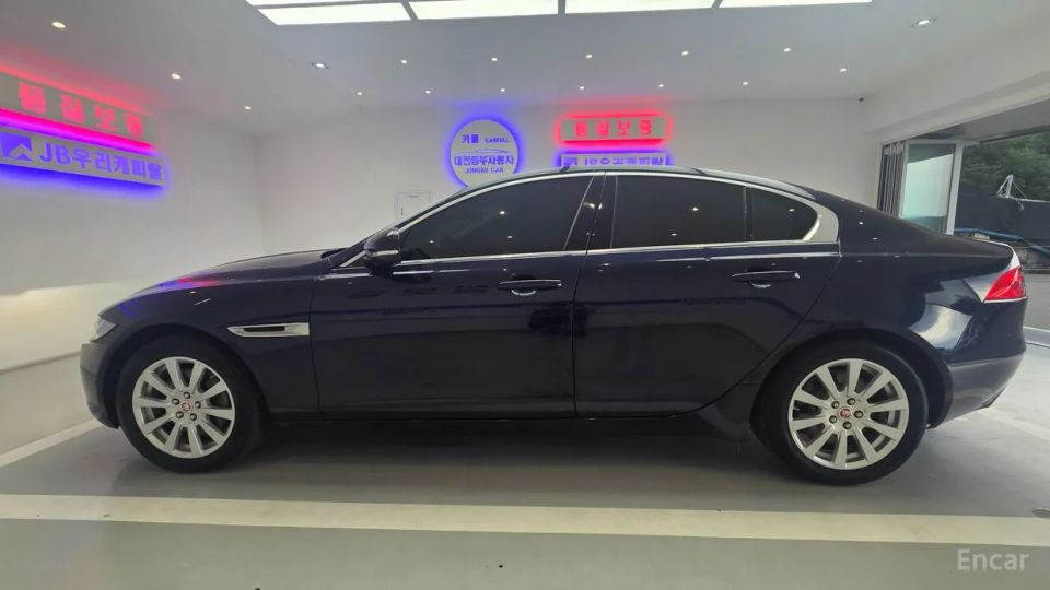 Jaguar XE