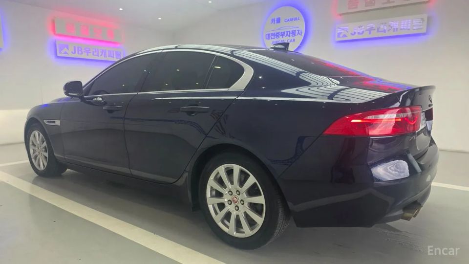 Jaguar XE