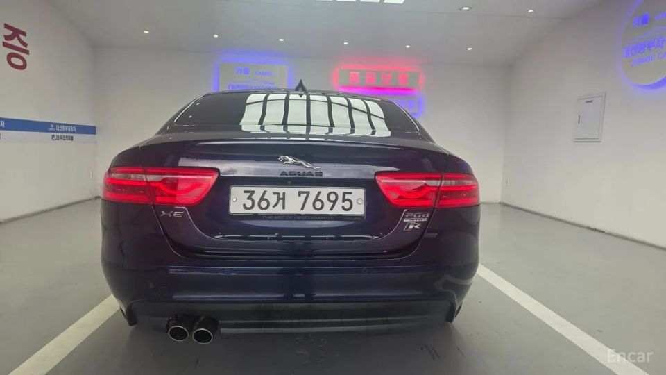 Jaguar XE