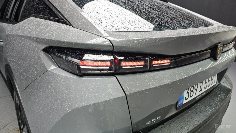 Peugeot 408
