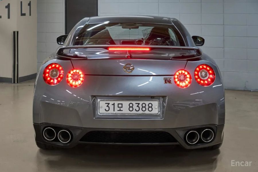 Nissan GT-R