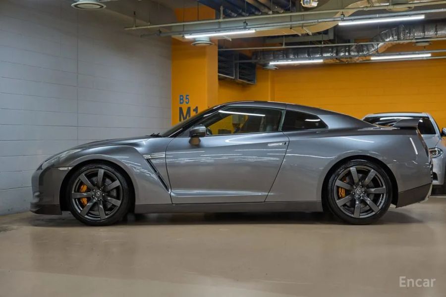 Nissan GT-R