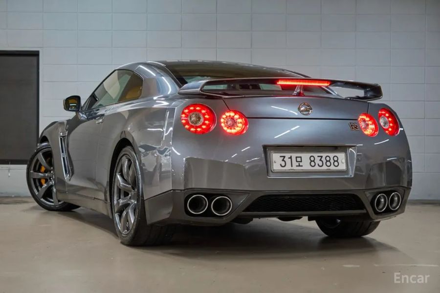 Nissan GT-R