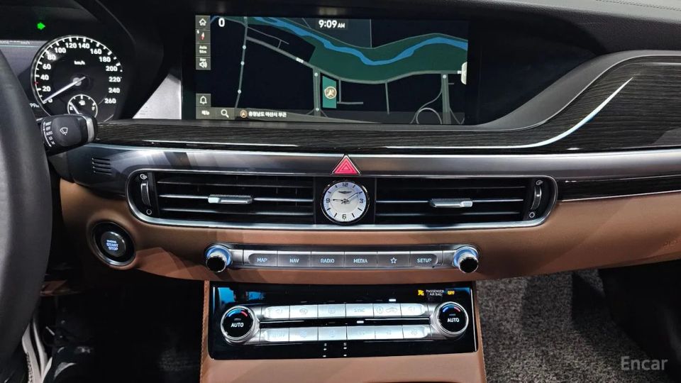 Genesis G90