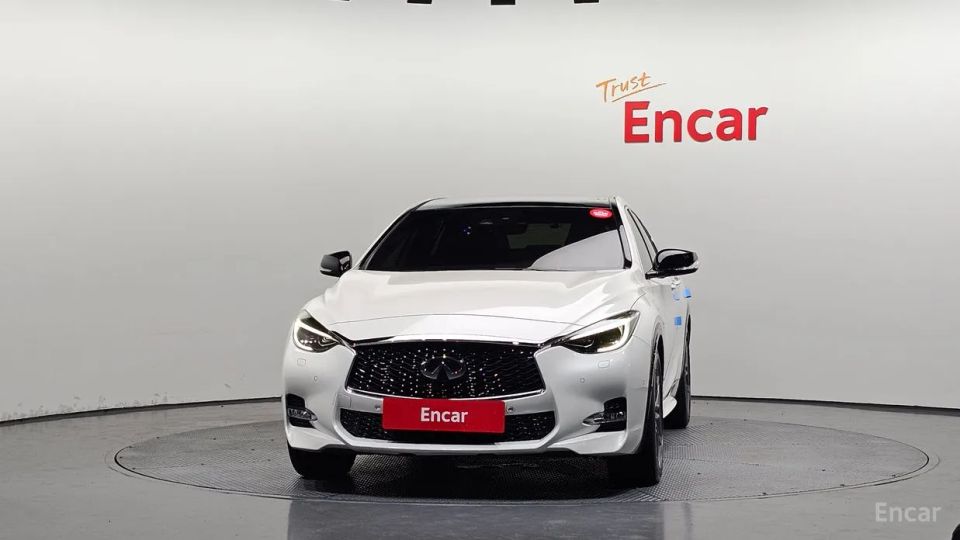Infiniti Q30
