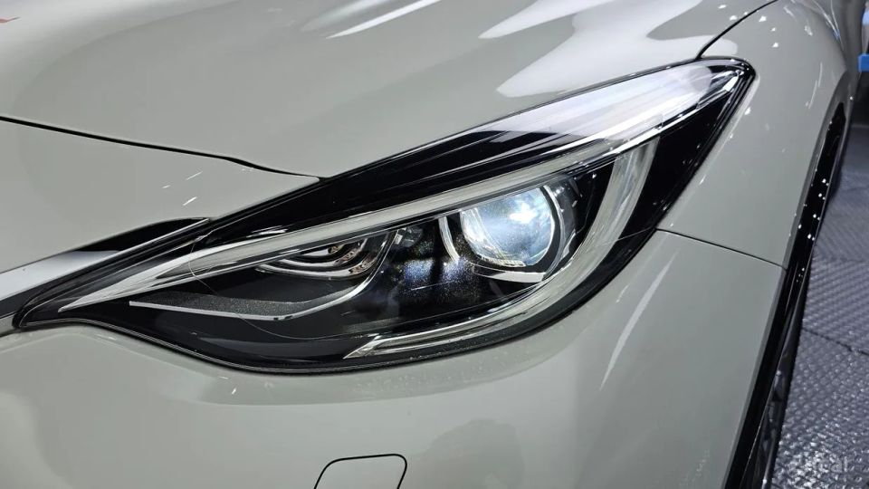 Infiniti Q30