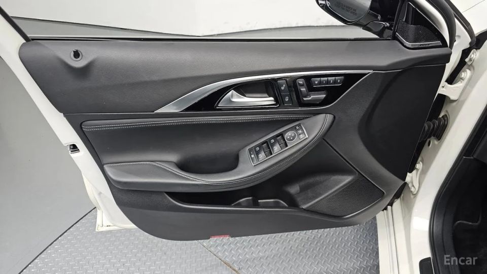 Infiniti Q30