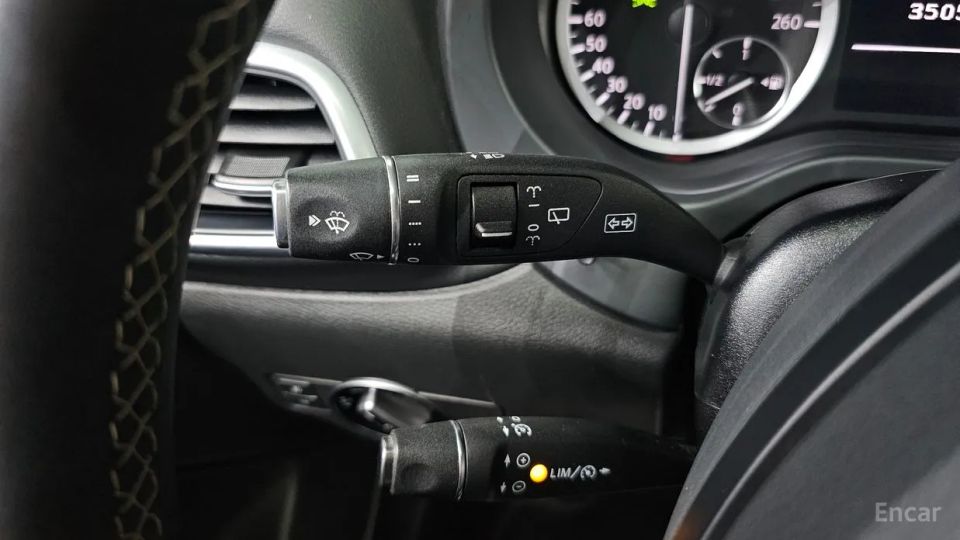 Infiniti Q30