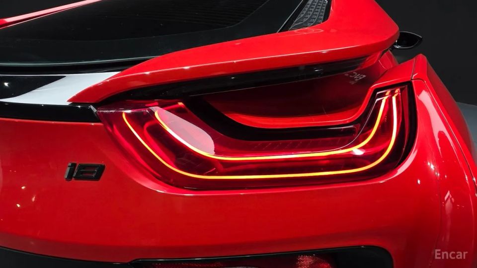 BMW I8
