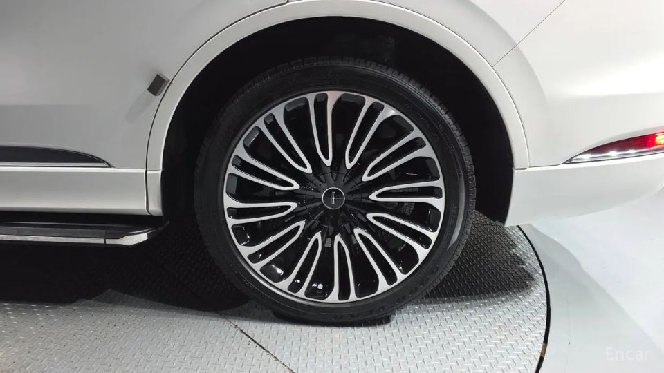 Lincoln Aviator
