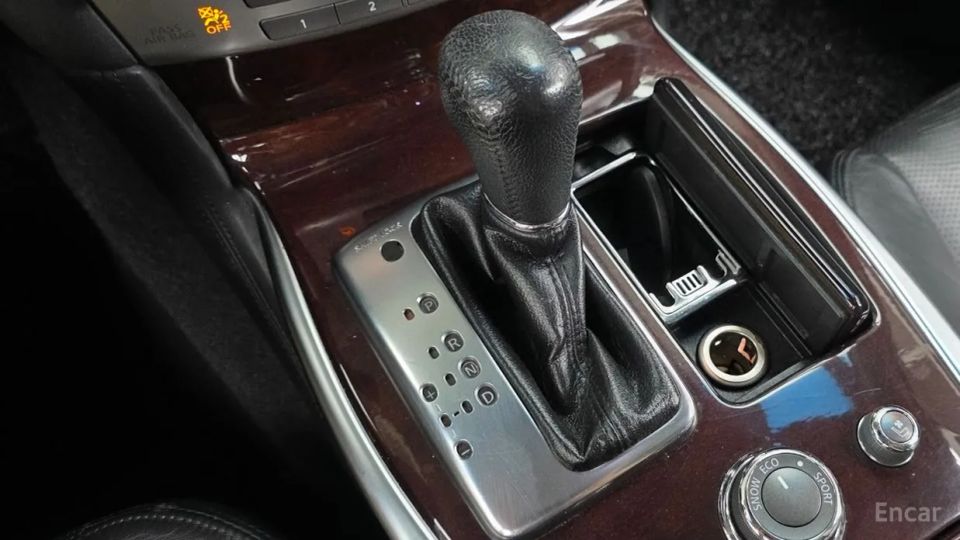 Infiniti M