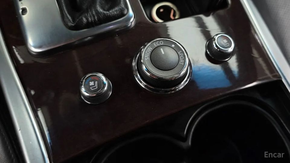 Infiniti M