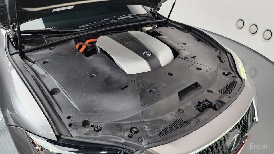 Lexus LS