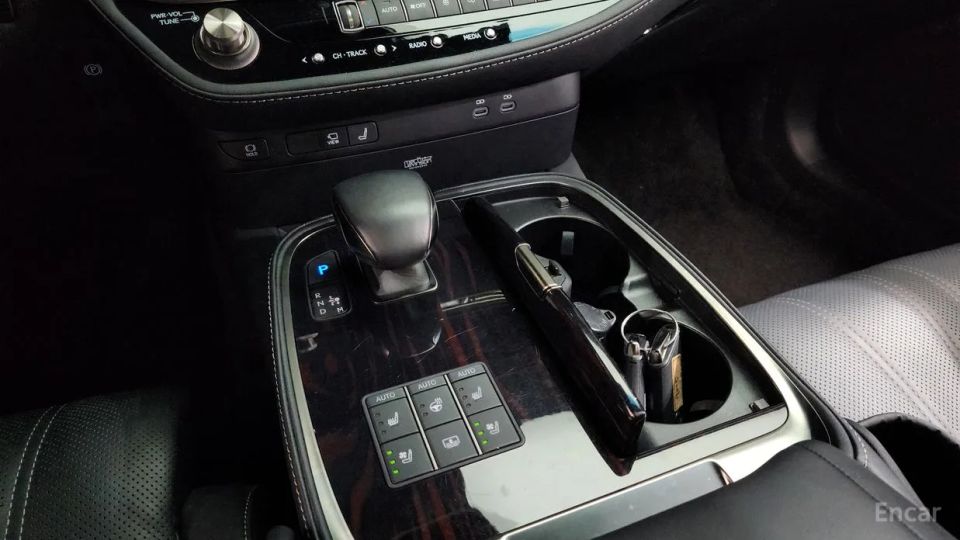 Lexus LS