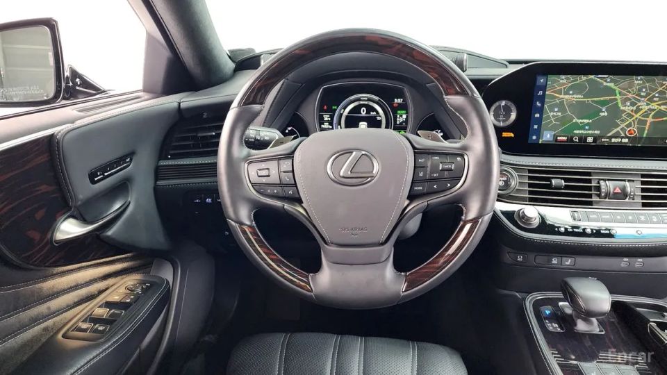 Lexus LS