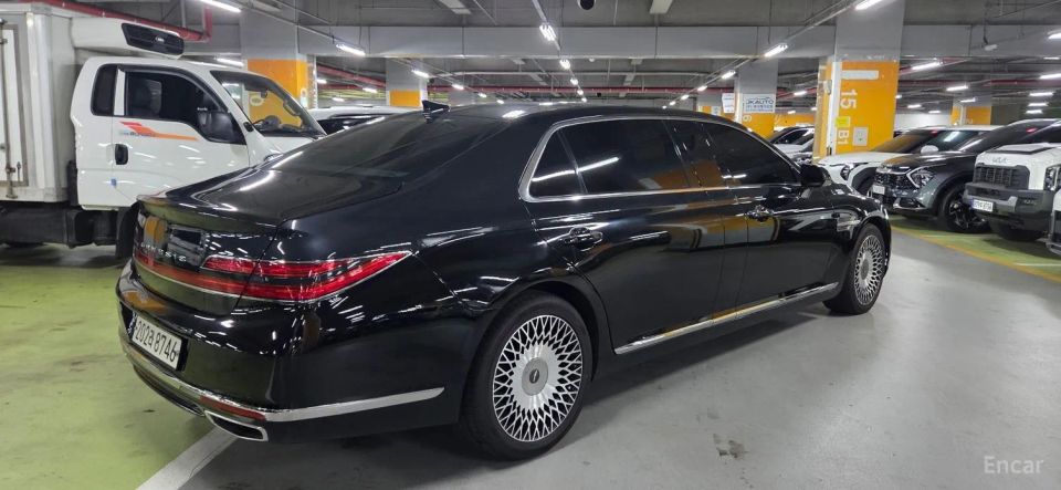 Genesis G90