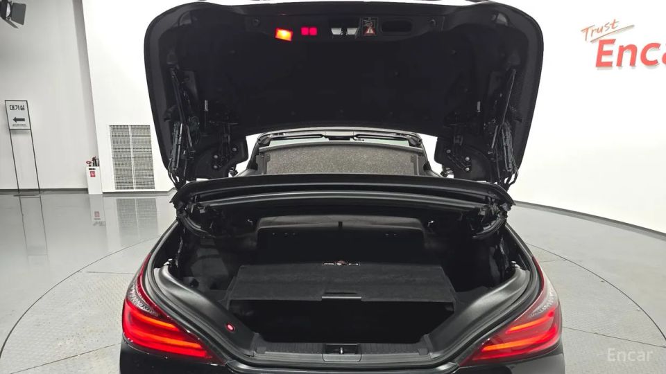 Mercedes-Benz SL-Class