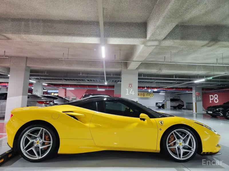 Ferrari F8