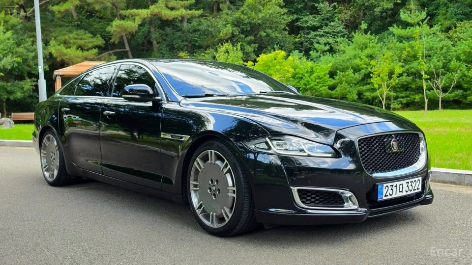 Jaguar XJ