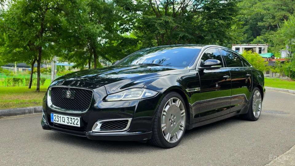 Jaguar XJ