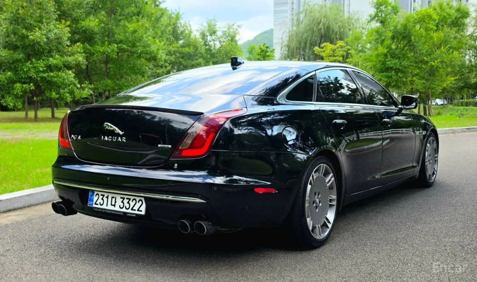 Jaguar XJ