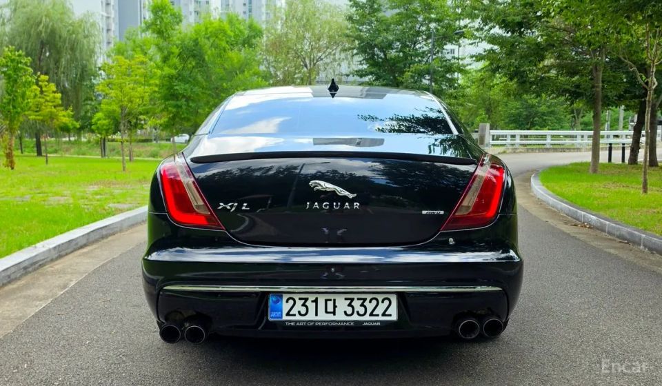 Jaguar XJ