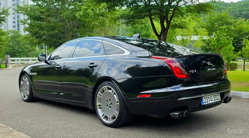 Jaguar XJ
