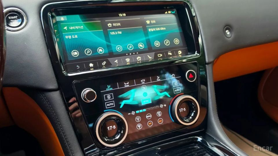 Jaguar XJ