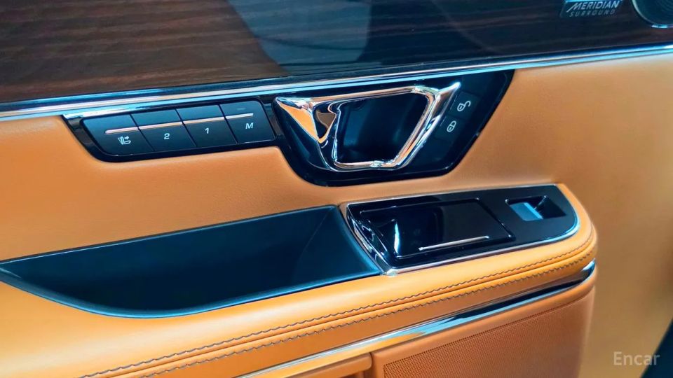 Jaguar XJ